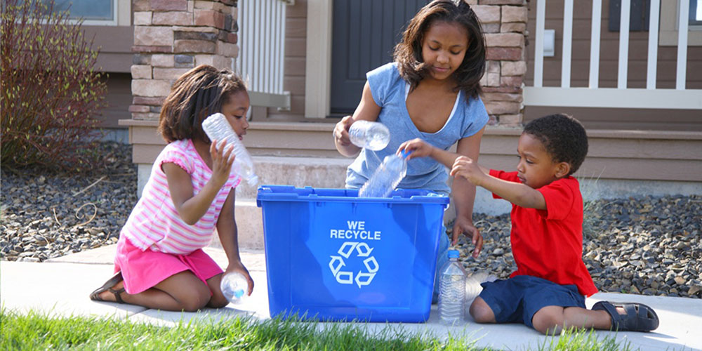 kids recycling at home
