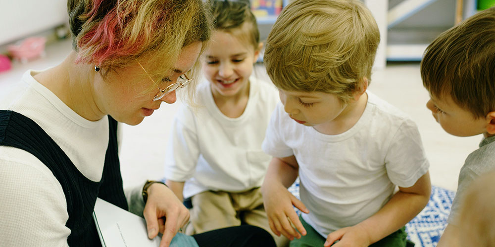 teacher reading a story to kids