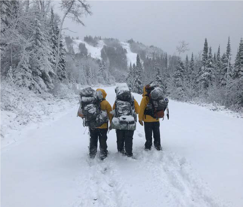 students-snowshoeing-Minnesota